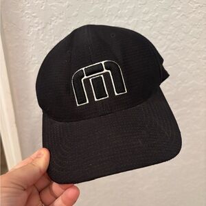 TRAVIS MATHEW BAHAMA HAT black  SIZE L/XL FLEXFIT